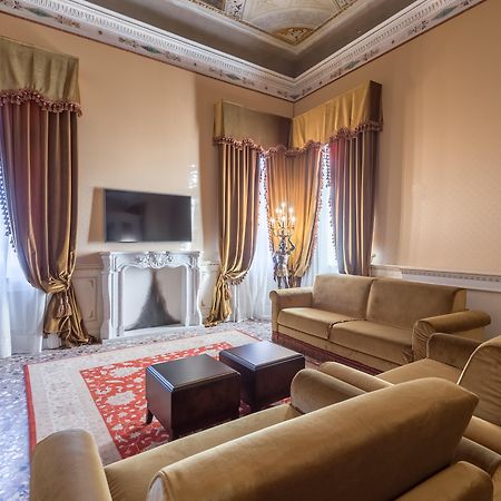 Hotel Nani Mocenigo Palace Венеция Екстериор снимка A living room in the hotel