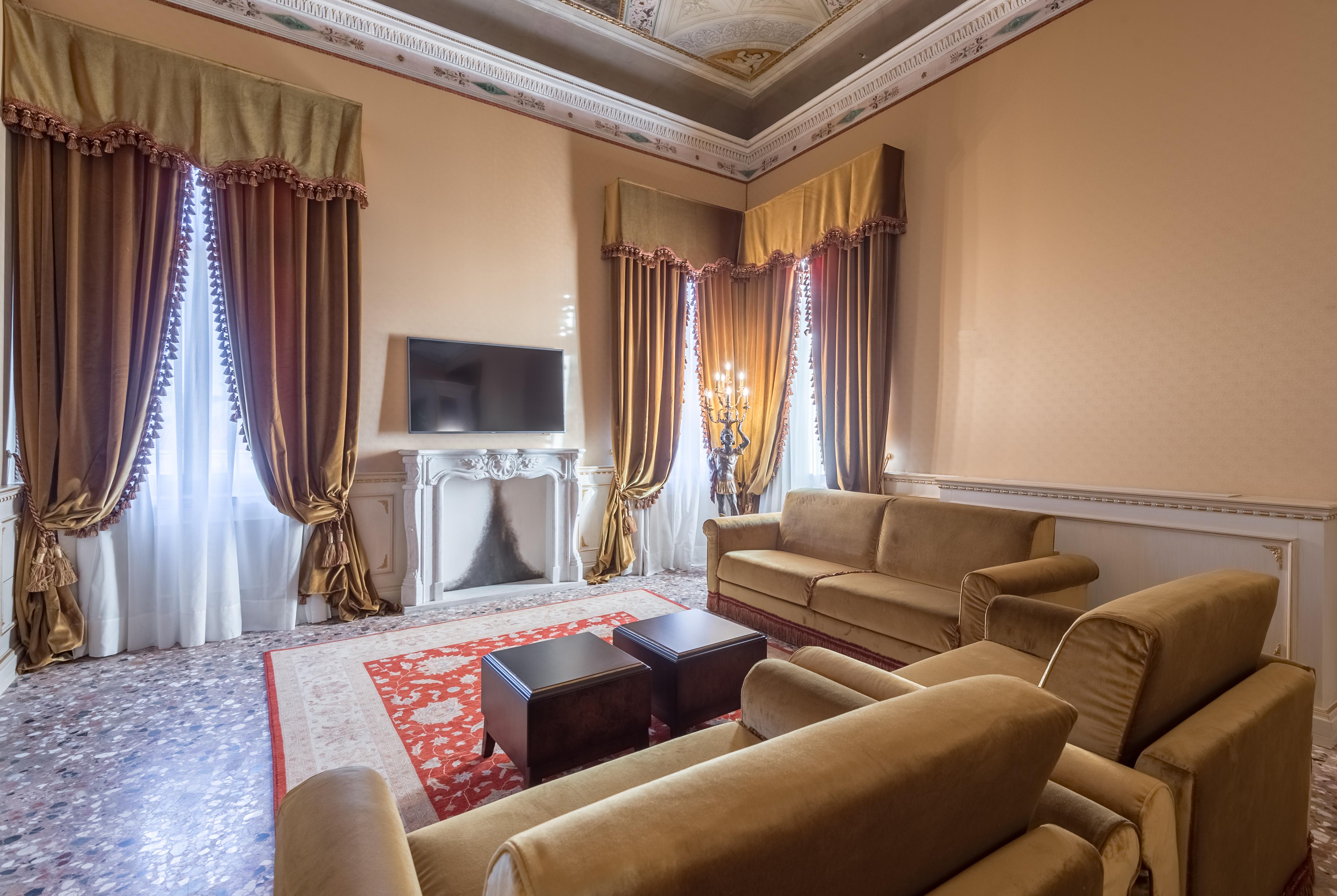 Hotel Nani Mocenigo Palace Венеция Екстериор снимка A living room in the hotel