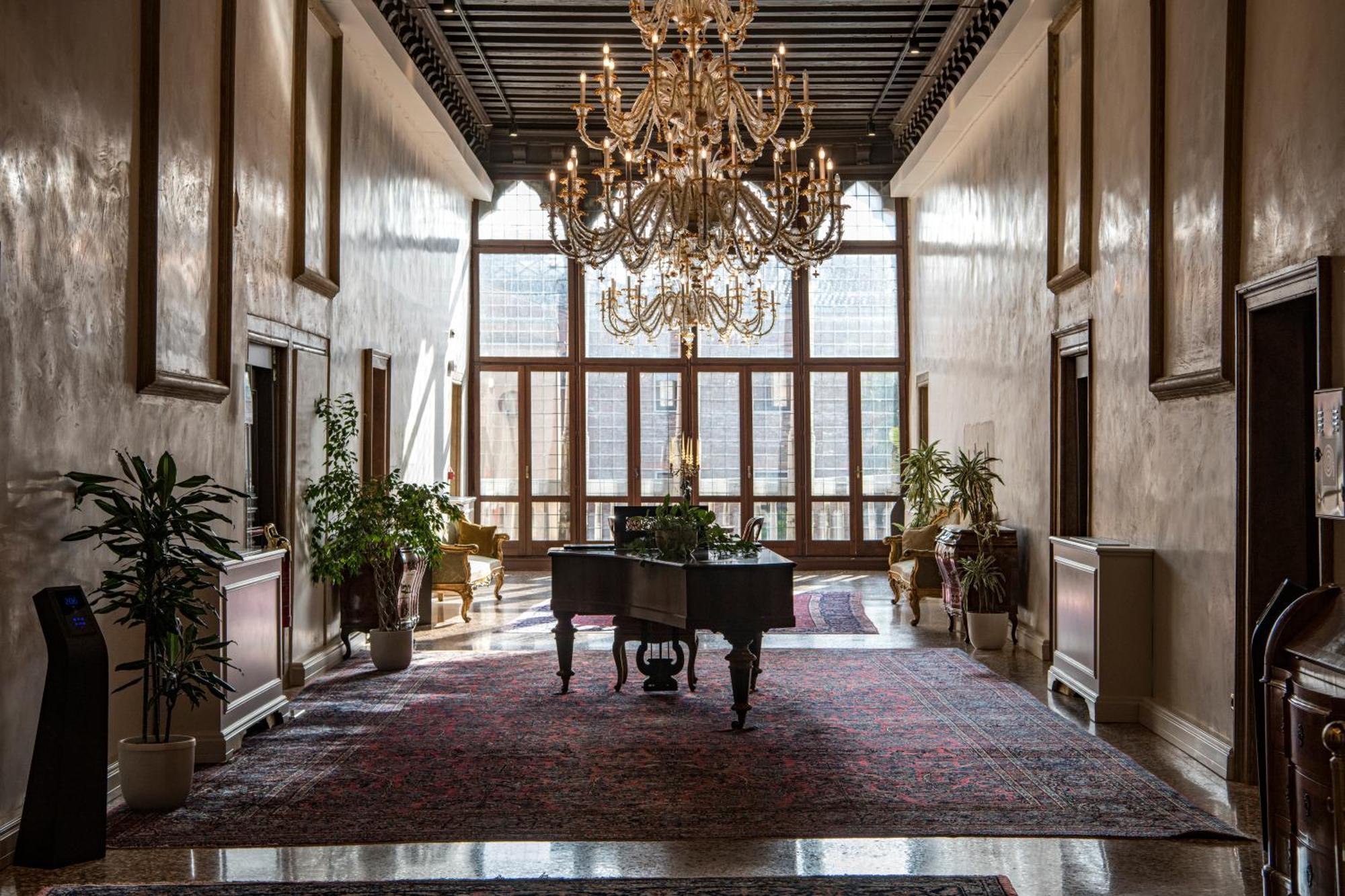 Hotel Nani Mocenigo Palace Венеция Екстериор снимка The lobby of the hotel