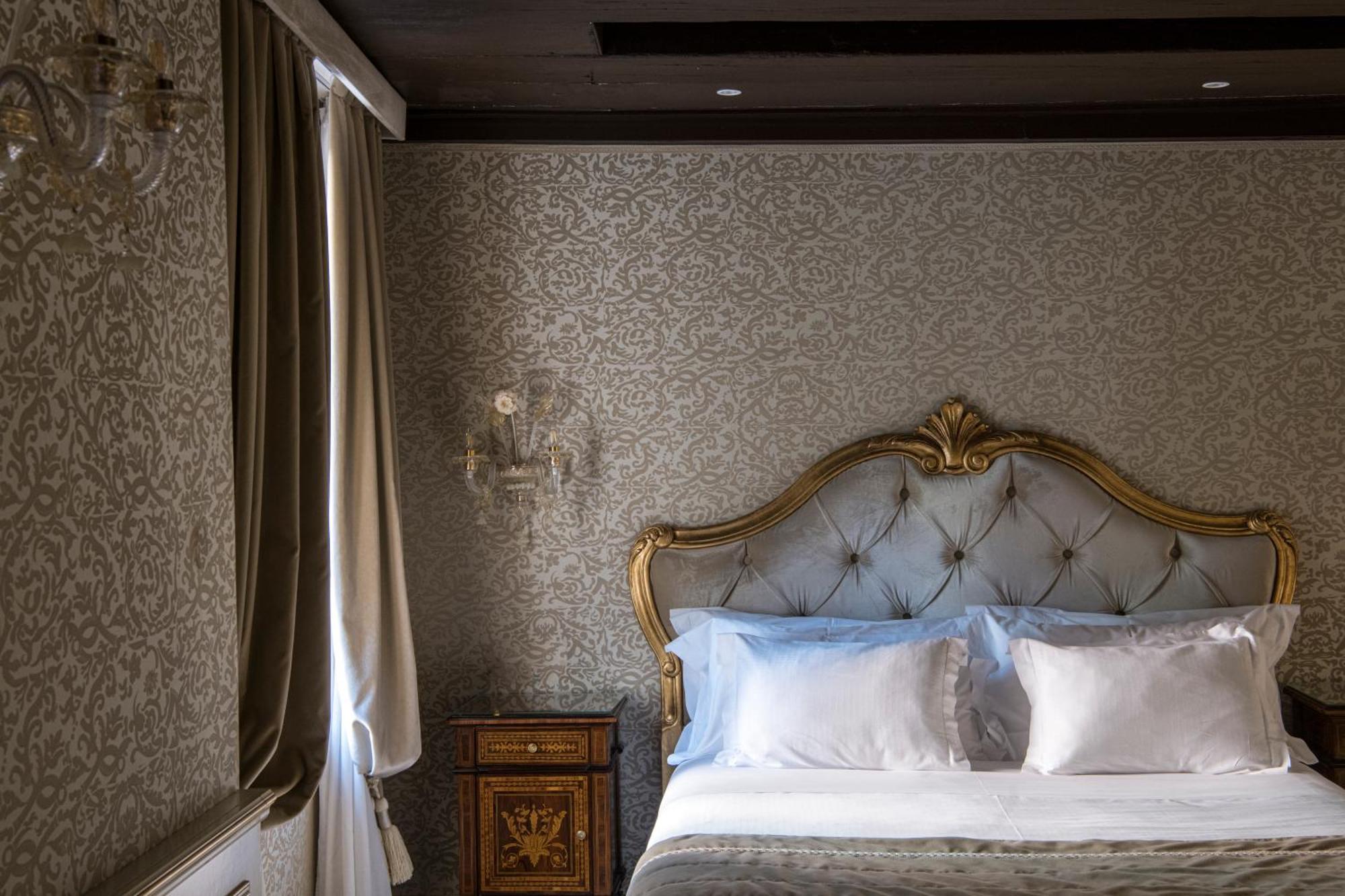 Hotel Nani Mocenigo Palace Венеция Екстериор снимка A bedroom